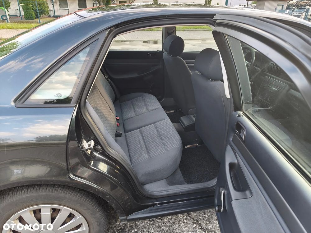 Audi A4 Limousine 1.6 - 6