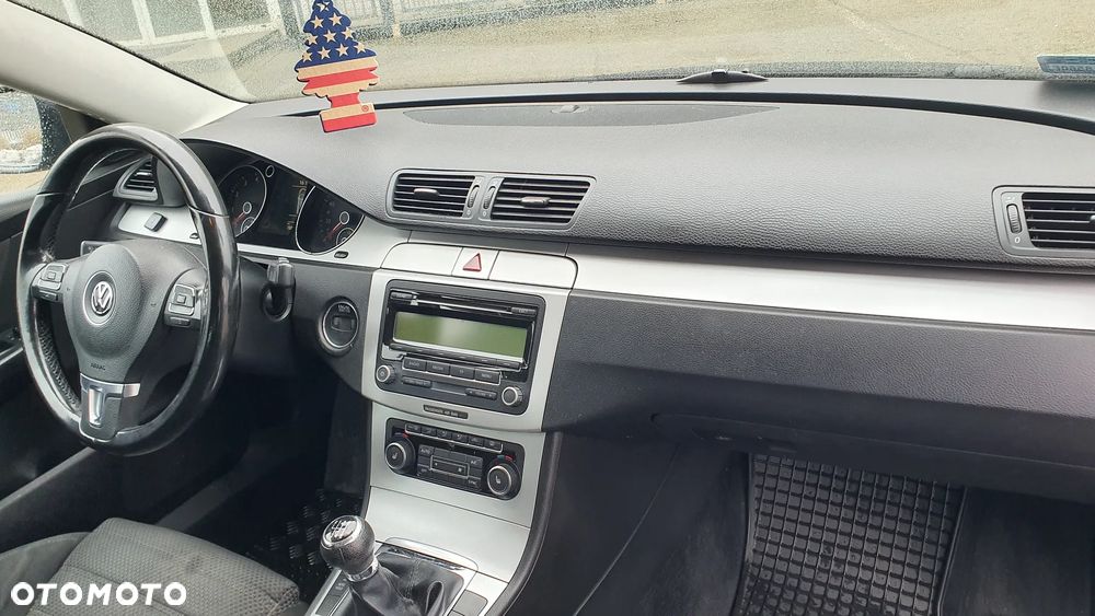 Volkswagen Passat - 24