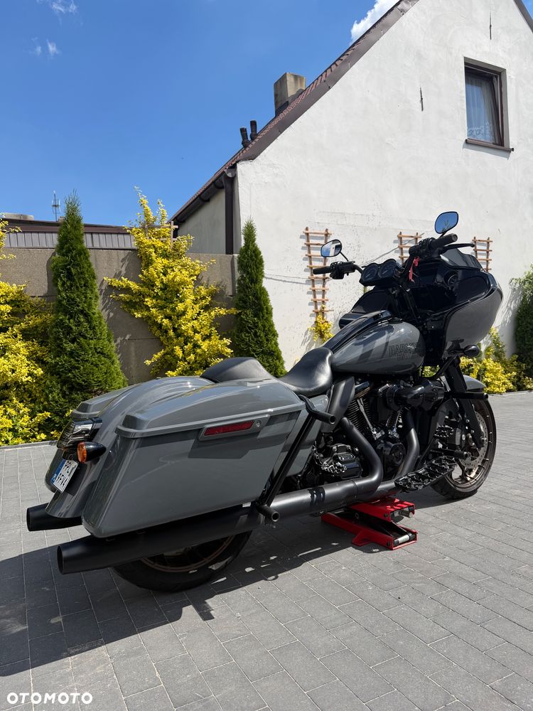 Harley-Davidson Touring Road Glide - 2