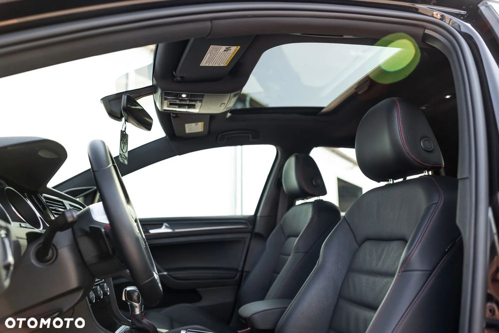 Volkswagen Golf - 10