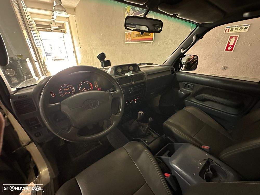 Toyota Land Cruiser - 7