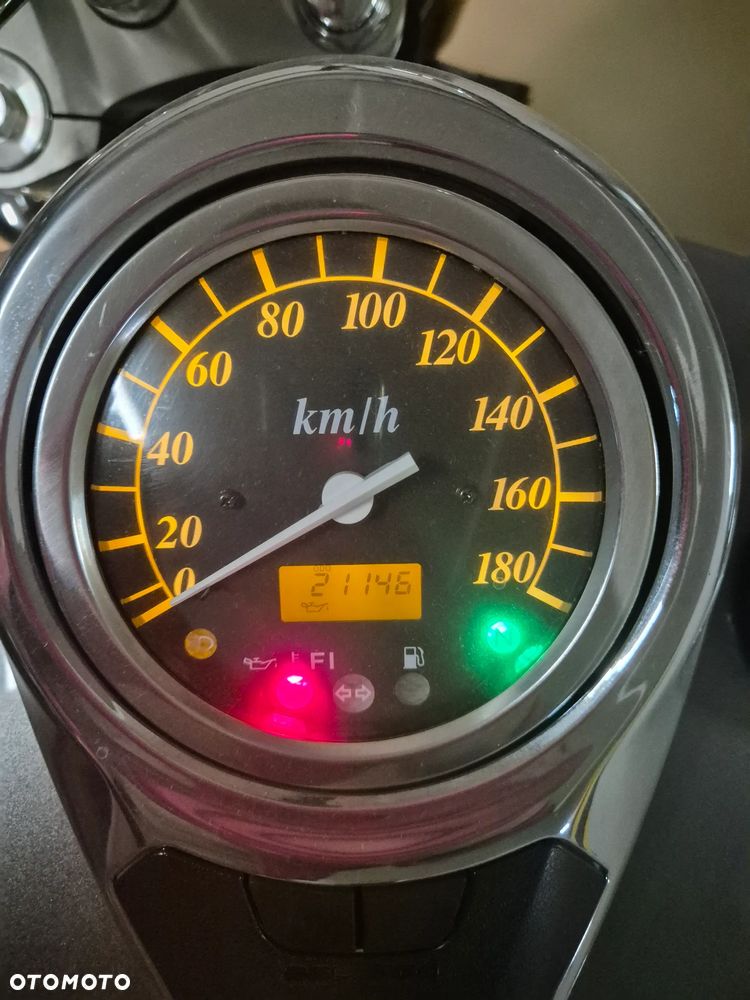 Suzuki VL 800 Volusia - 8