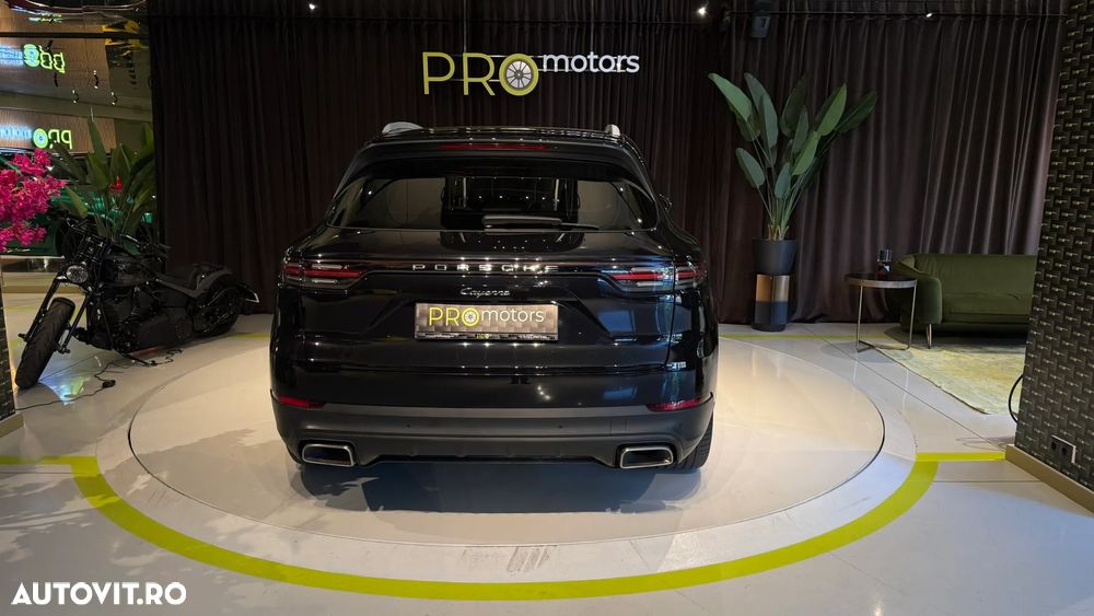 Porsche Cayenne - 4