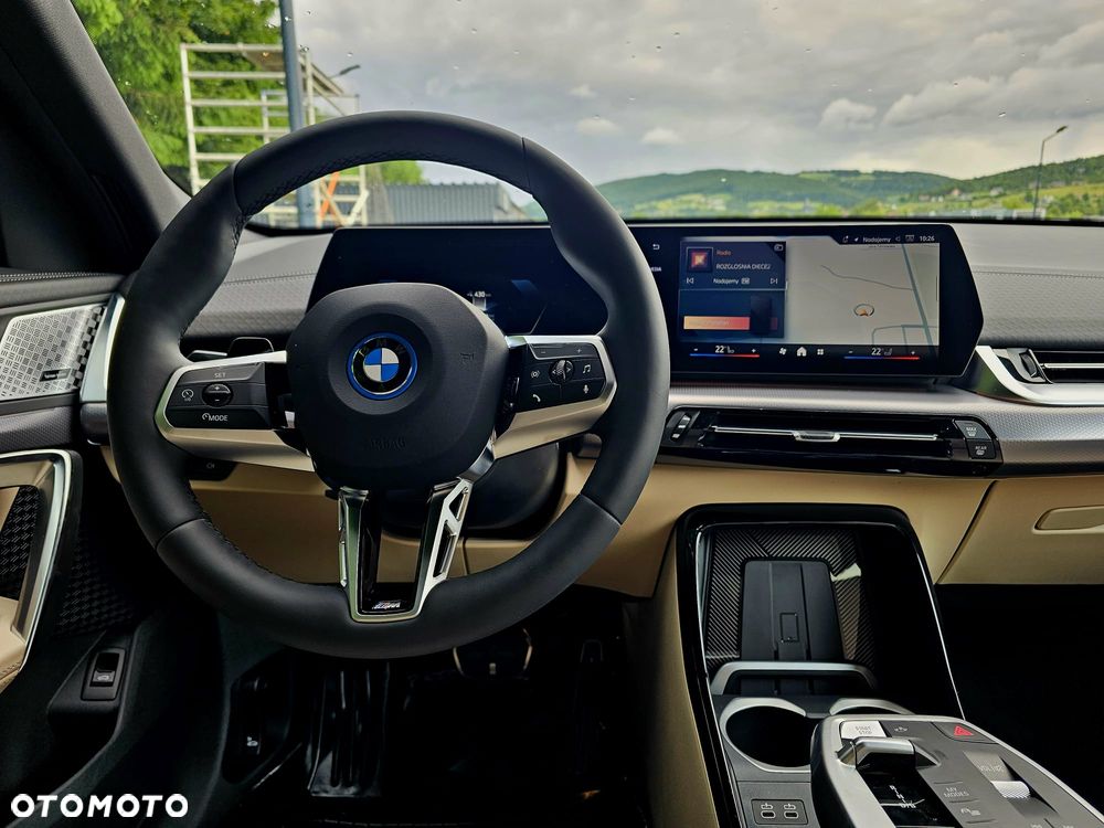 BMW iX2 eDrive20 66.5kWh M Sport - 25