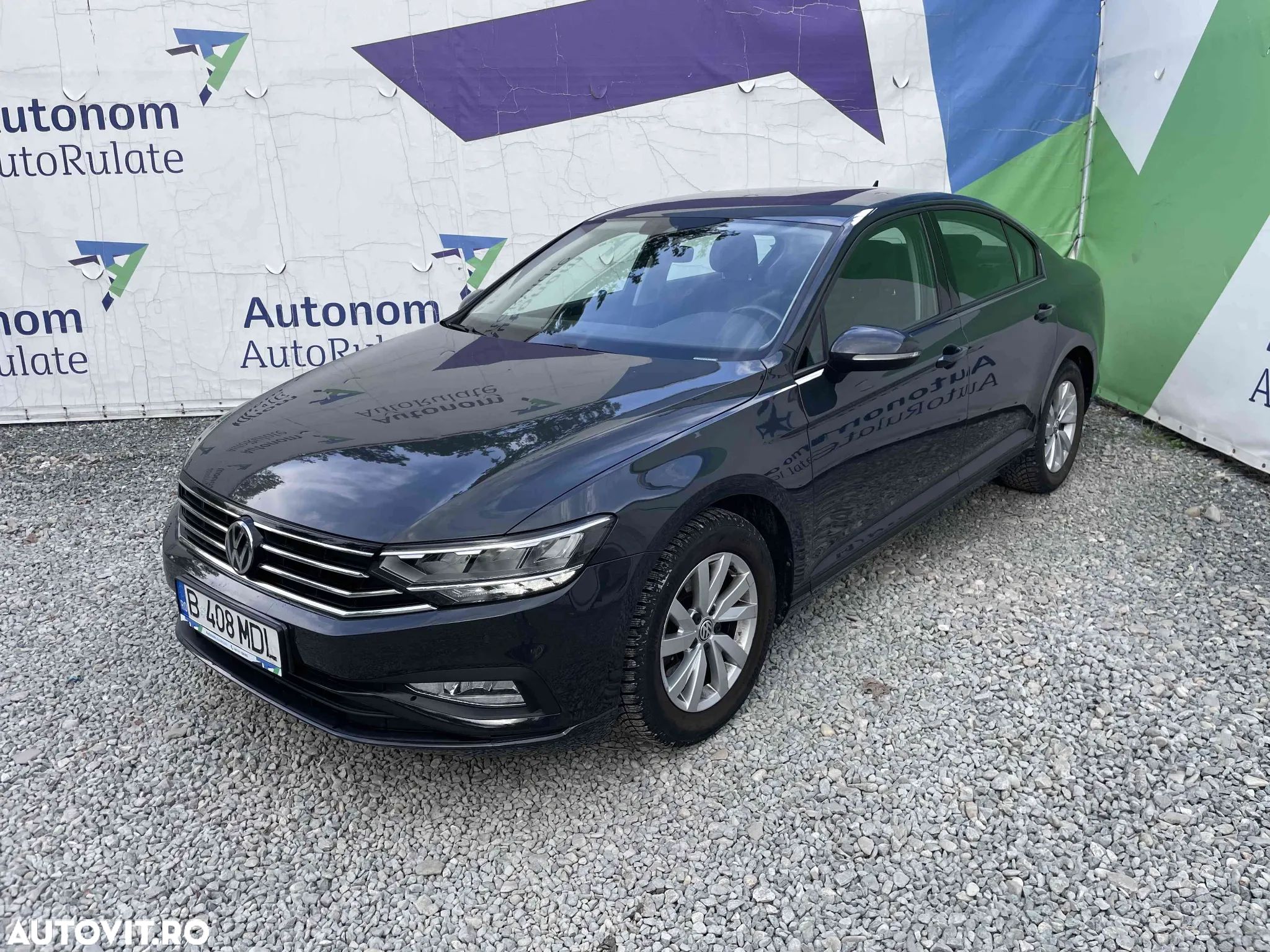 Volkswagen Passat - 1