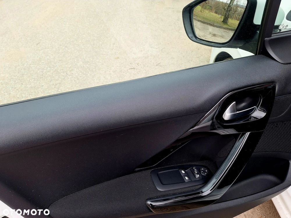 Peugeot 208 1.2 PureTech Active - 12