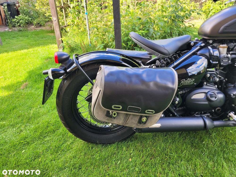 Triumph Bonneville Bobber - 10