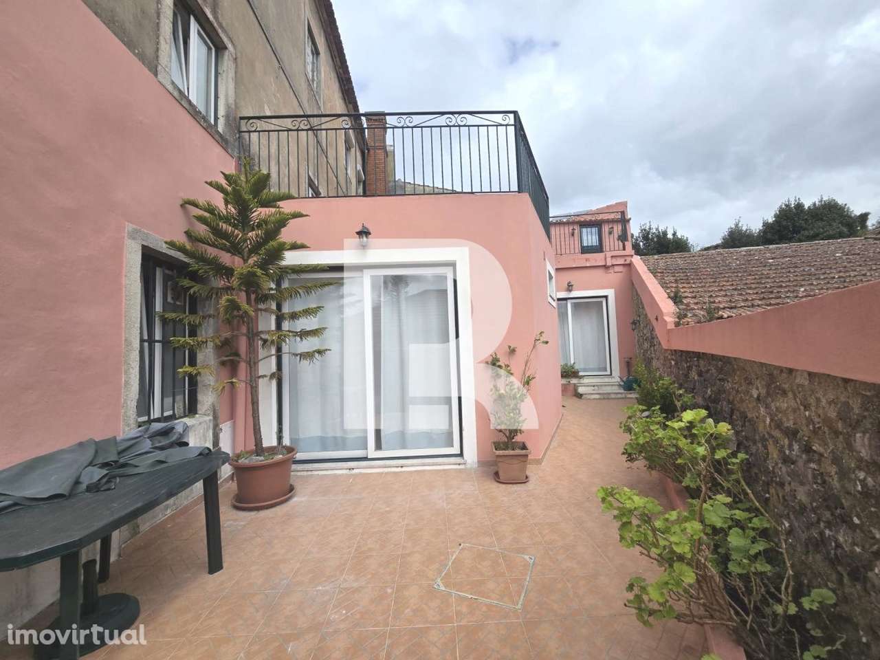 Prédio de 3 pisos comércio e habitação, com licença AL em S. Pedr - Grande imagem: 4/19