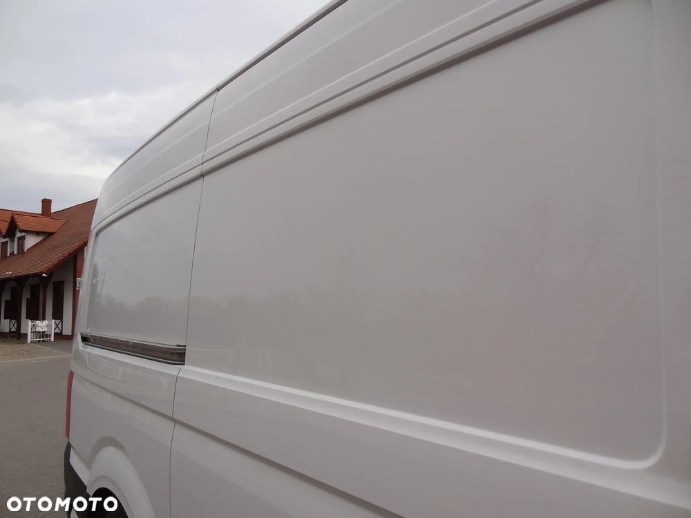 Volkswagen Crafter 2 L2H2 Furgon 35 Średni - 32