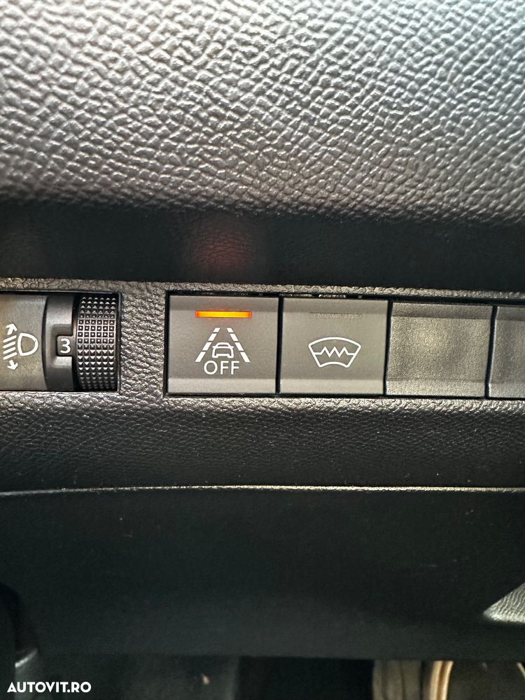 Peugeot 2008 1.5 BlueHDI STT EAT8 Allure - 13