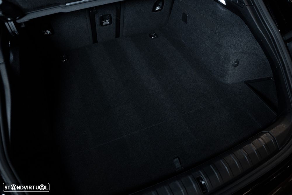 Porsche Taycan Cross Turismo 4 - 30