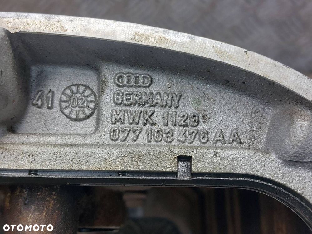 POKRYWA ZAWORÓW PRAWA AUDI A8 D3 4.2 V8 077103476AA - 3