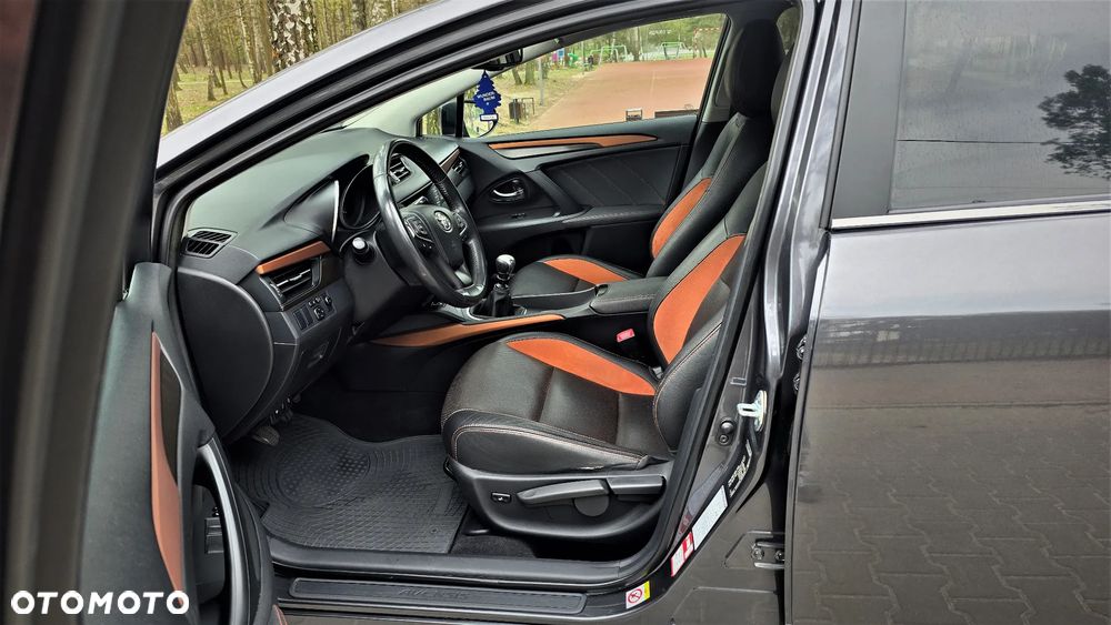 Toyota Avensis 1.8 Premium - 14