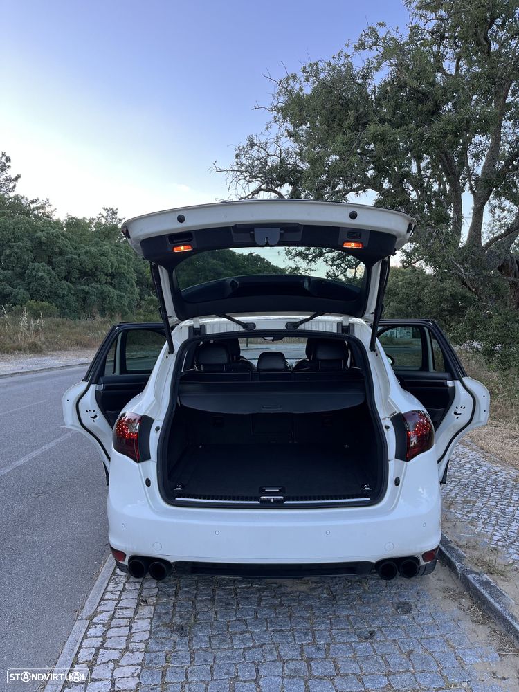 Porsche Cayenne - 2