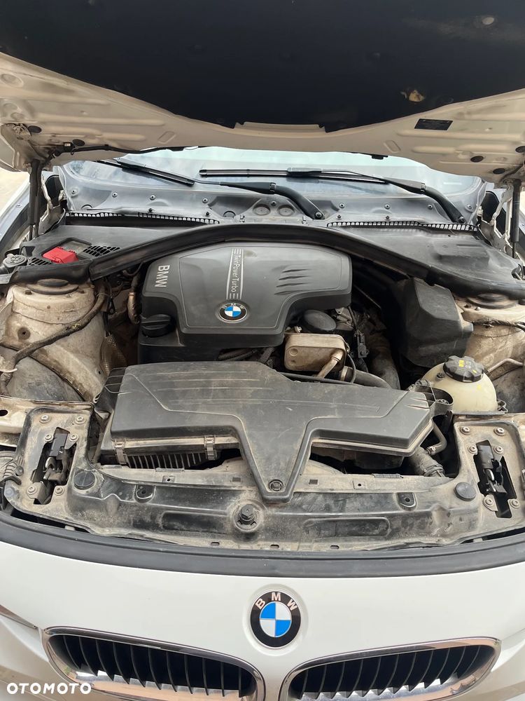 BMW Seria 3 320i - 12
