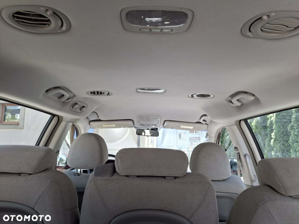 Kia Carnival 2.9 CRDi EX - 13