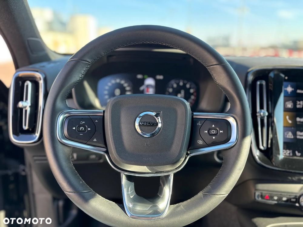 Volvo XC 40 T2 Plus Dark - 19