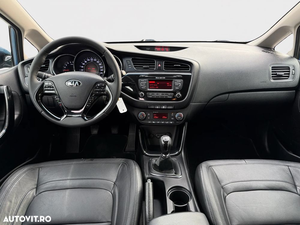 Kia Ceed - 10