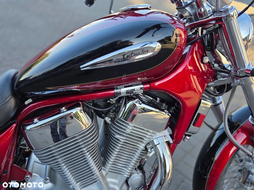 Suzuki Intruder - 17