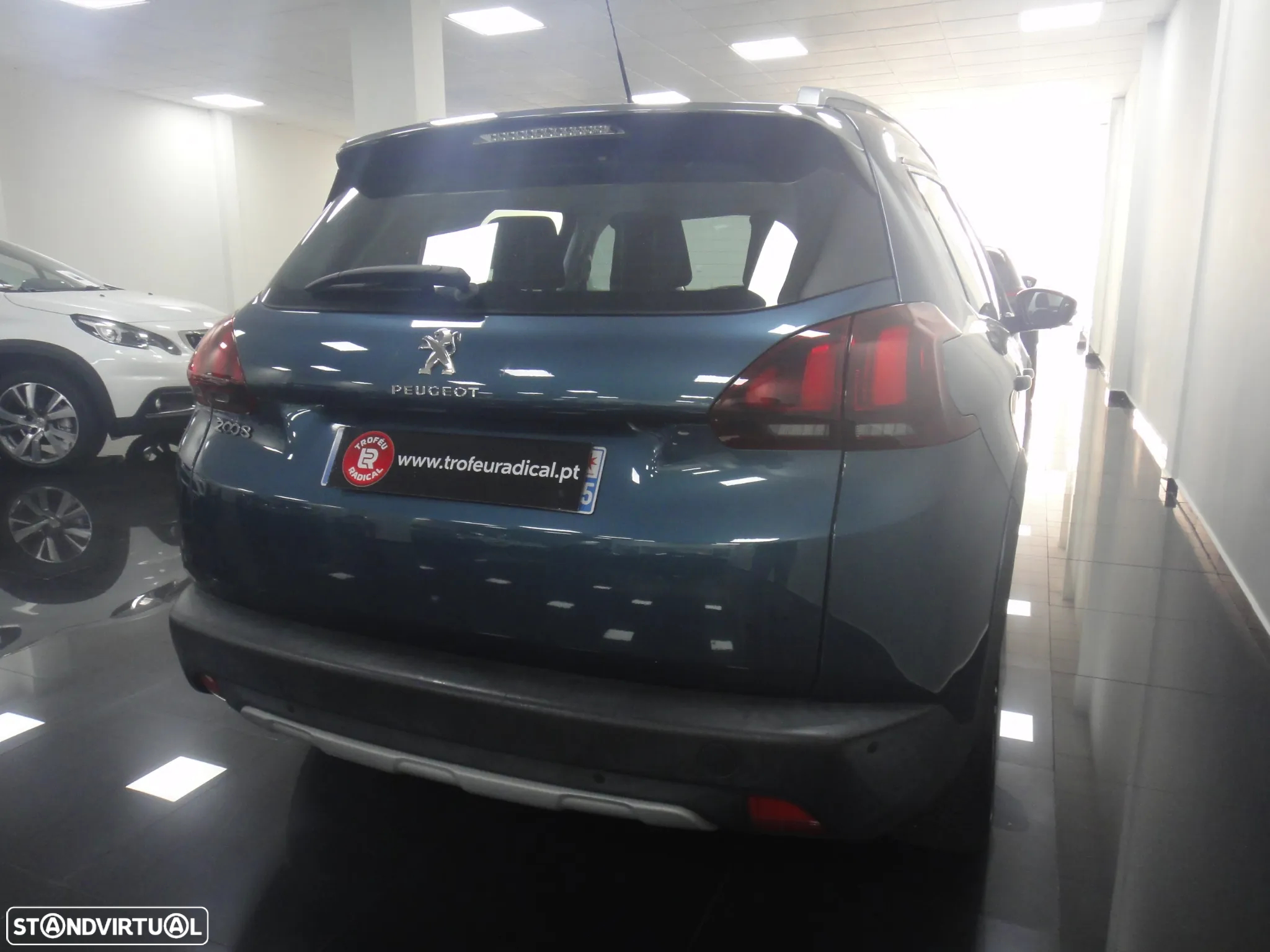 Peugeot 2008 1.2 PureTech Allure EAT6 - 7