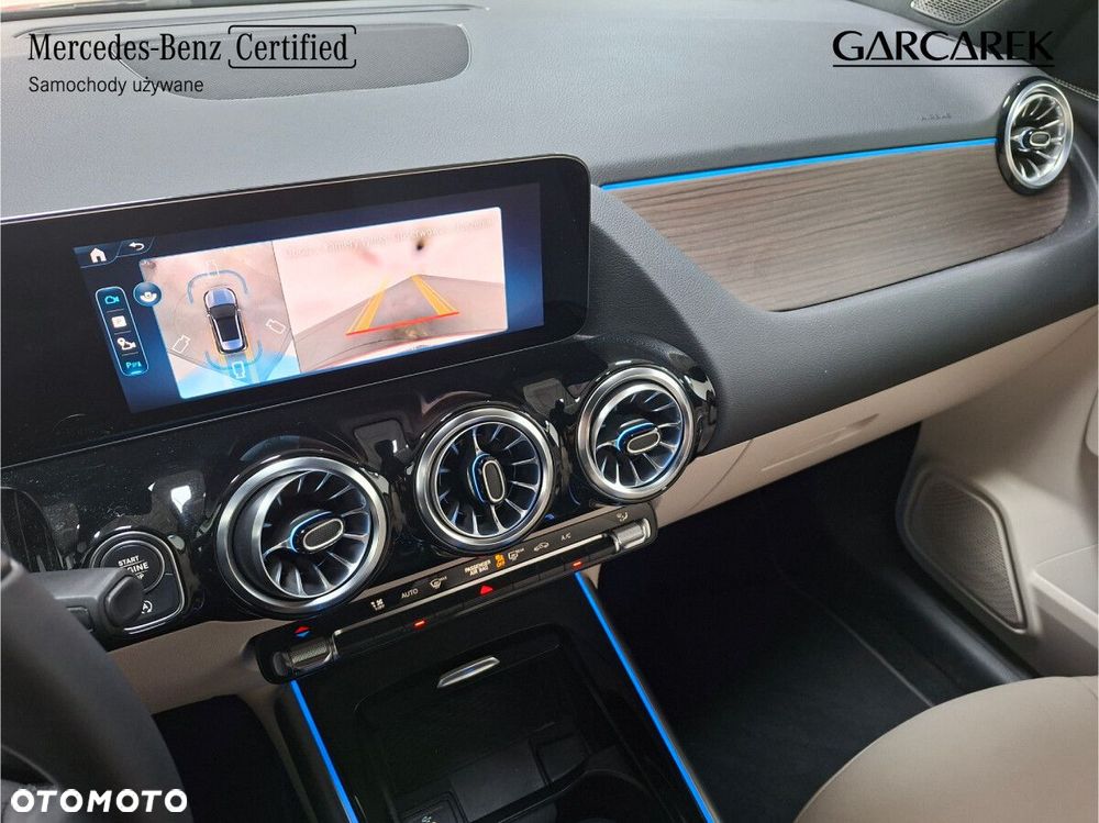Mercedes-Benz GLA - 25
