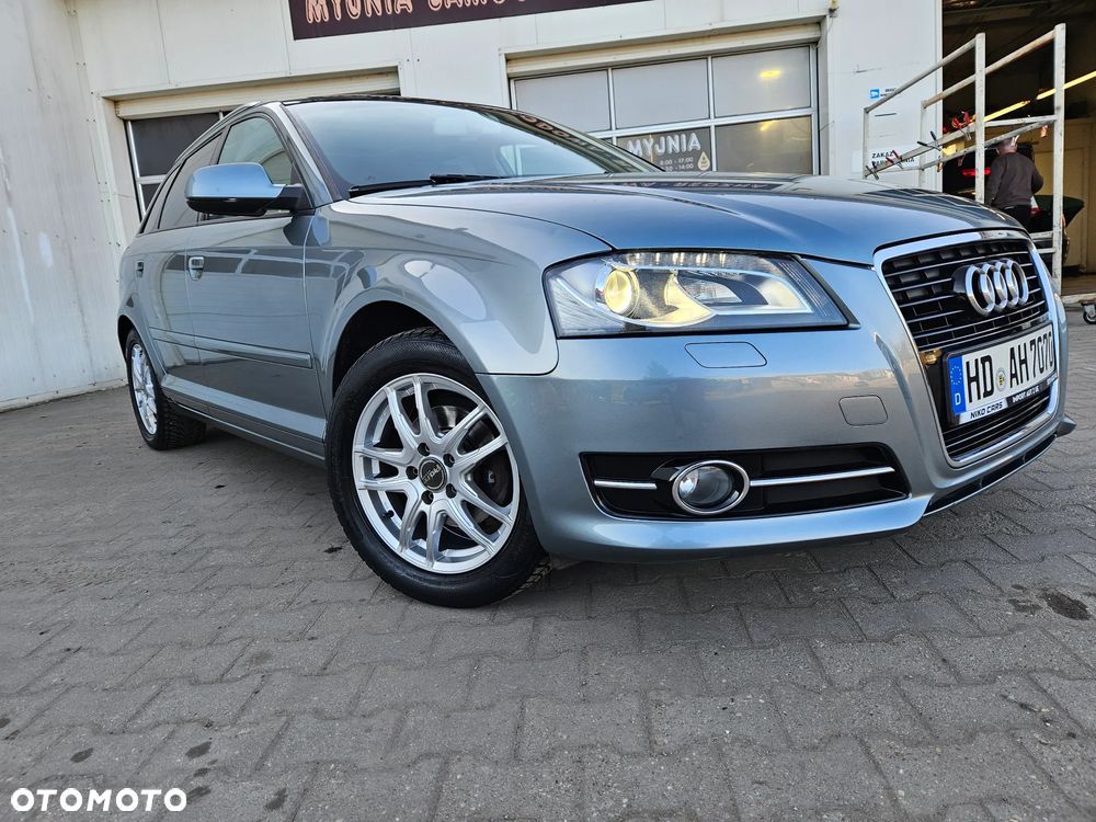 Audi A3 Sportback 1.2 TFSI S tronic S line Sportpaket - 2