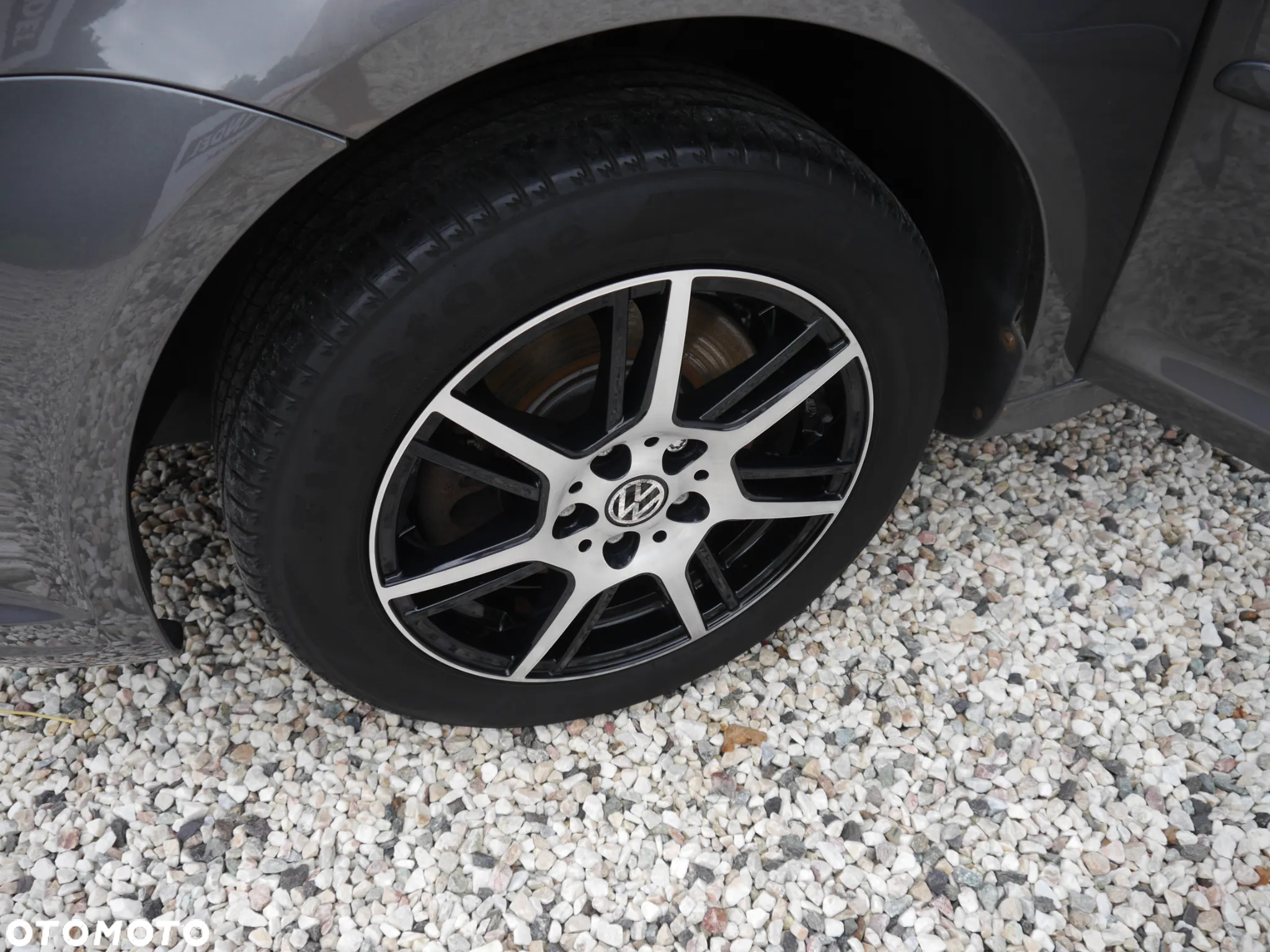 Volkswagen Touran 2.0 TDI DPF BlueMotion Technology DSG Comfortline - 23