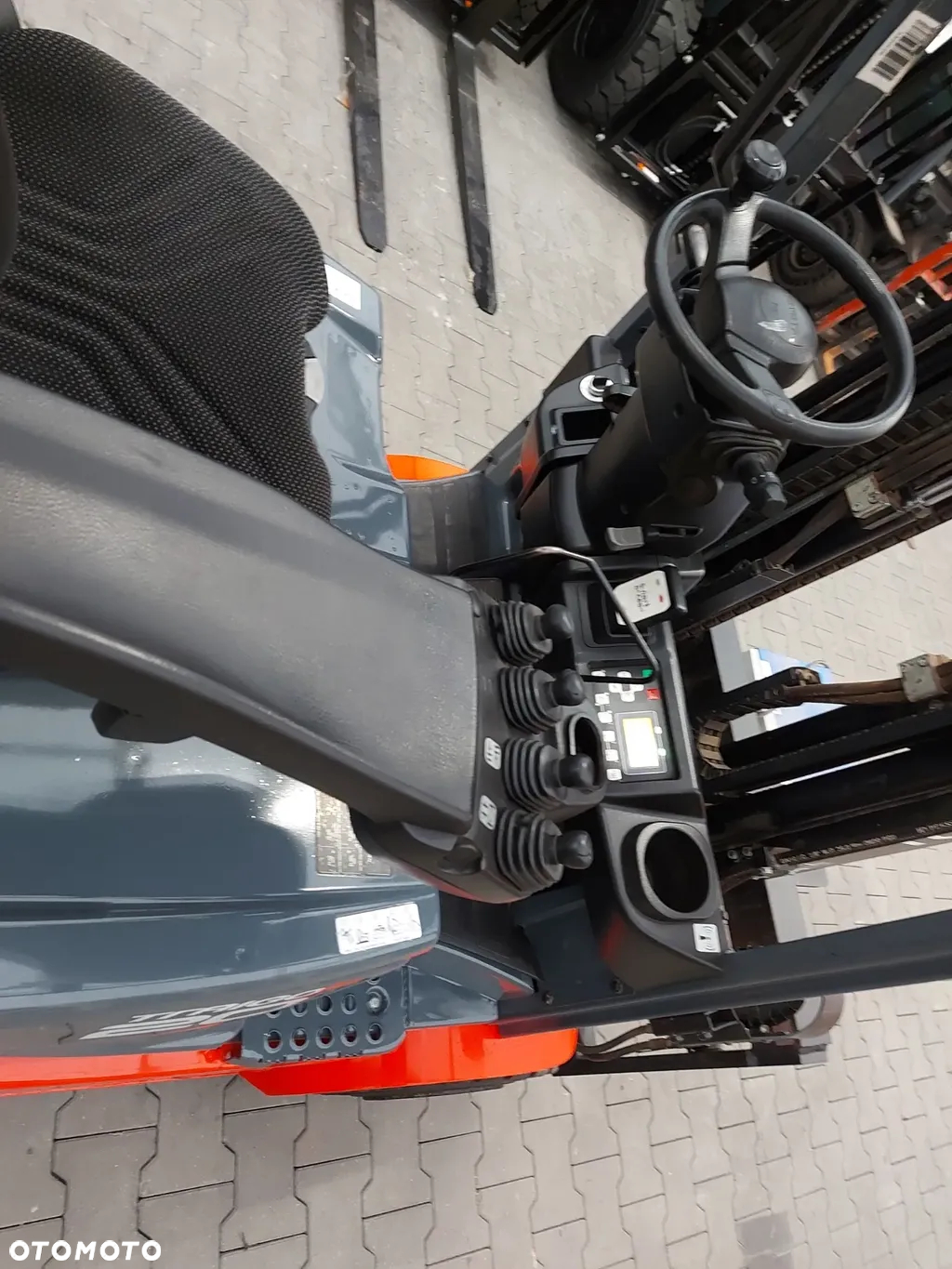 Toyota 8FBE20T - 4