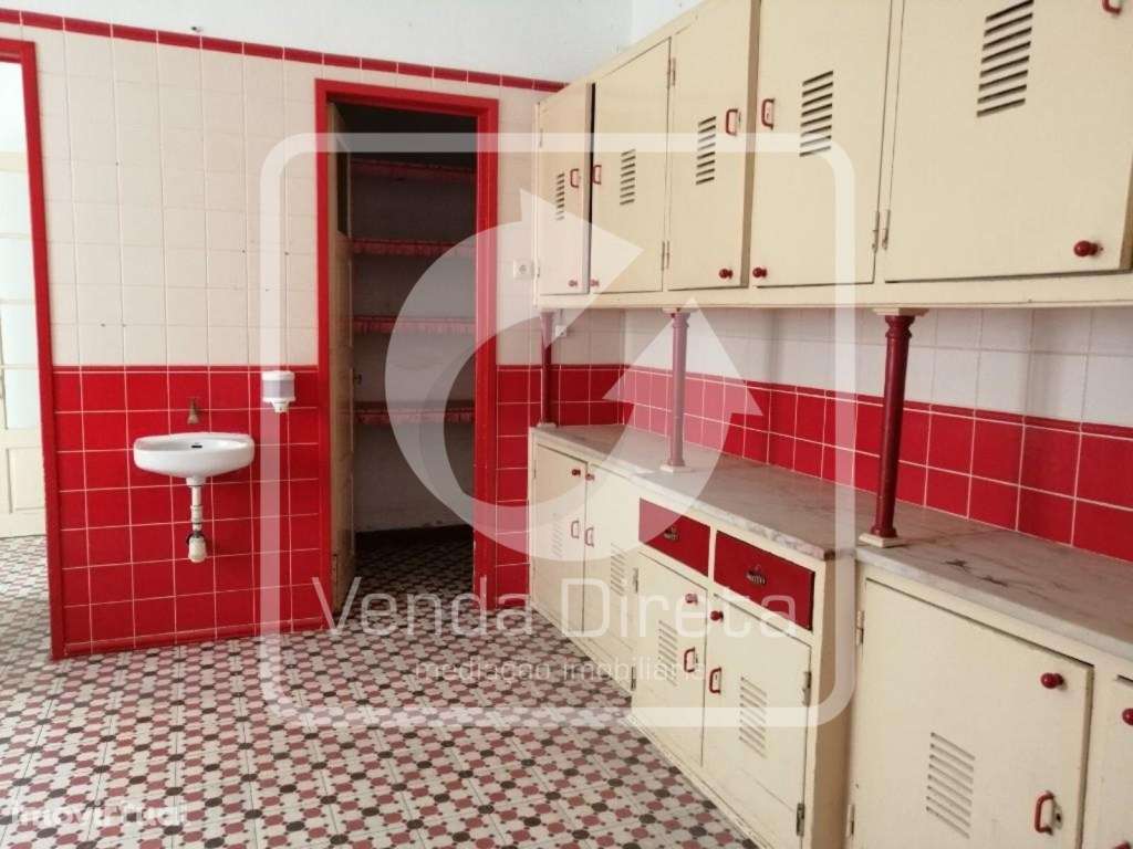 Moradia T7 com 4 pisos e garagem em Mouriscas - Abrantes. - Grande imagem: 2/60