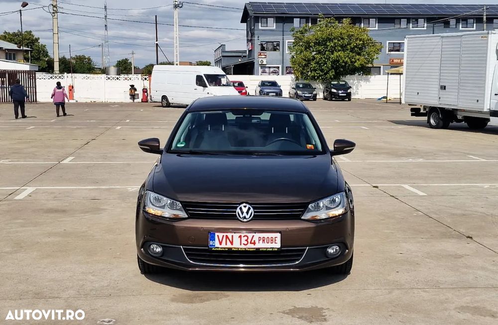 Volkswagen Jetta 1.6 TDI DSG Blue Motion Technology Life - 4