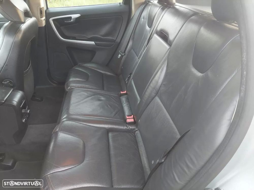 Volvo XC 60 D5 Summum Geartronic - 8