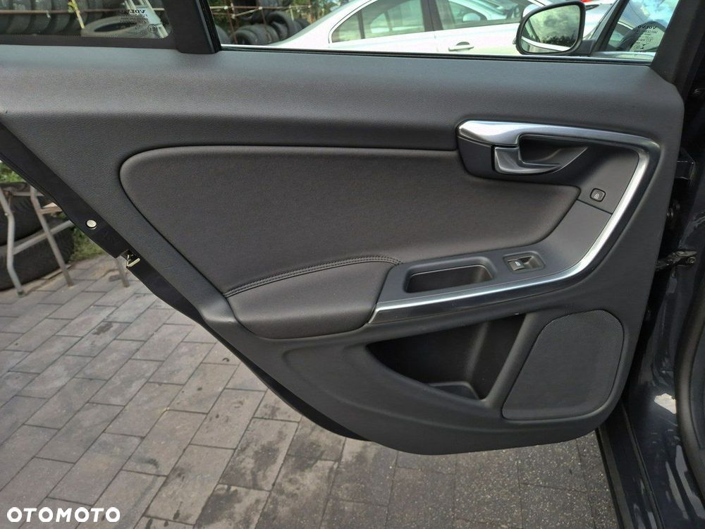 Volvo V60 D3 Momentum - 21