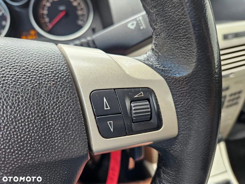 Opel Astra GTC 1.6 Innovation - 17