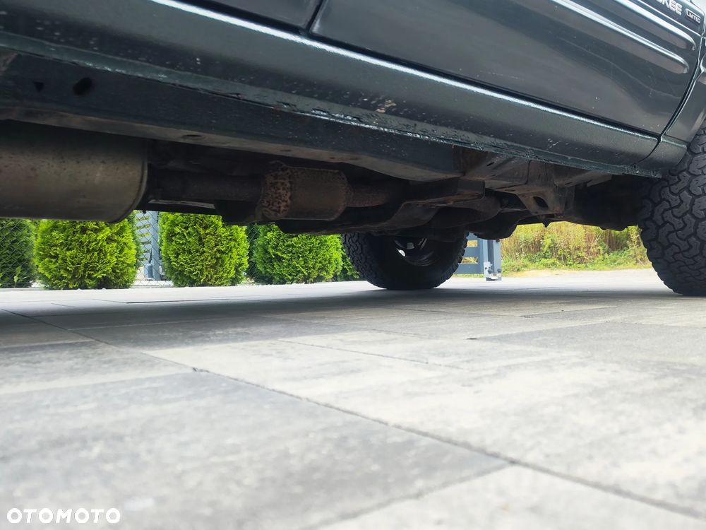 Jeep Grand Cherokee 4.0 Laredo - 28