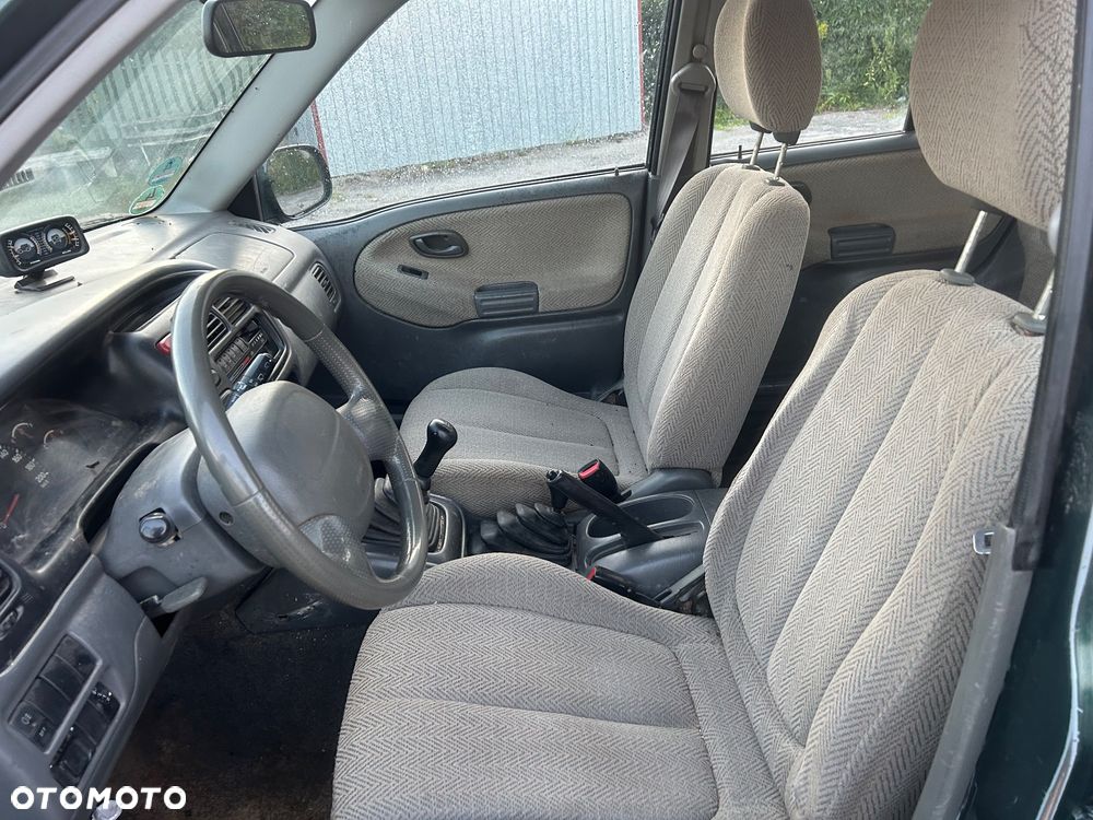 Suzuki Grand Vitara 2.5 V6 - 16