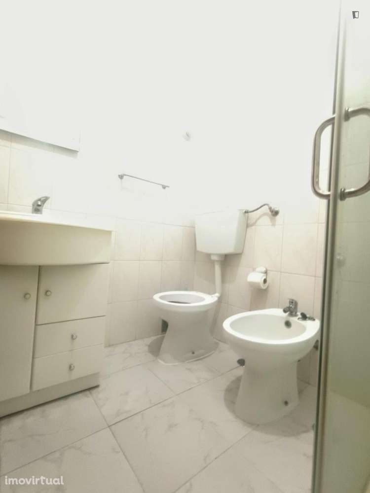 Quarto - localizado em Setubal - Grande imagem: 3/10