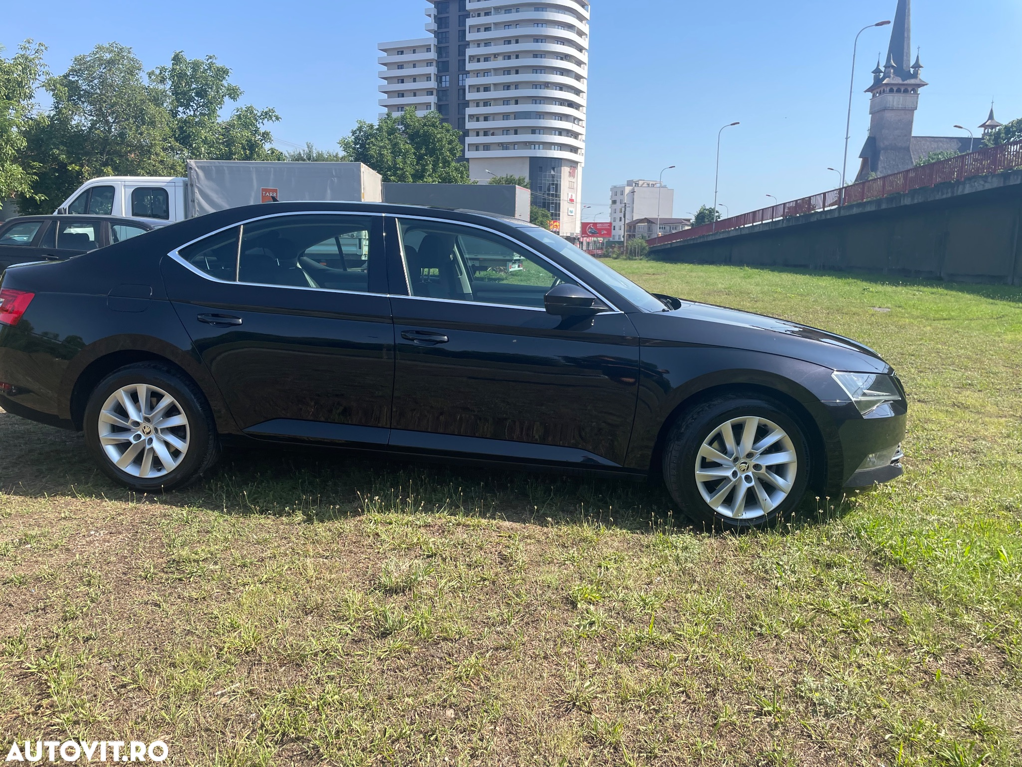 Skoda Superb 2.0 TDI DSG 4X4 Ambition - 4
