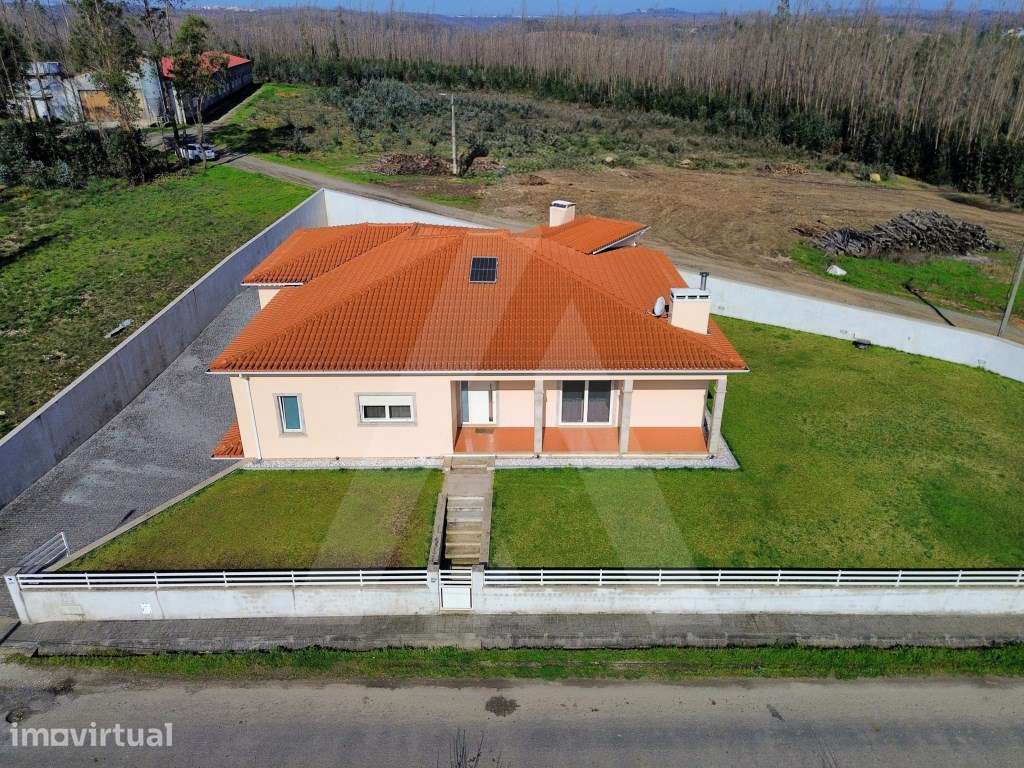 Moradia Isolada T3+1 em Soutelo - Macinhata do Vouga - Grande imagem: 2/60