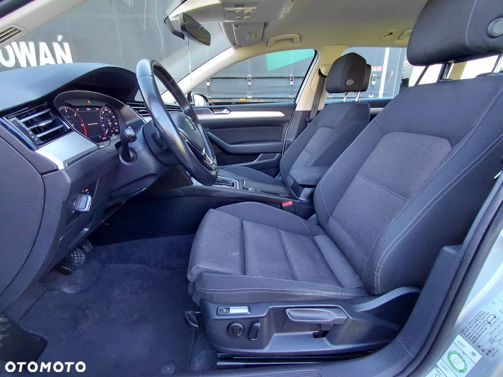 Volkswagen Passat 2.0 TDI SCR Comfortline DSG - 26