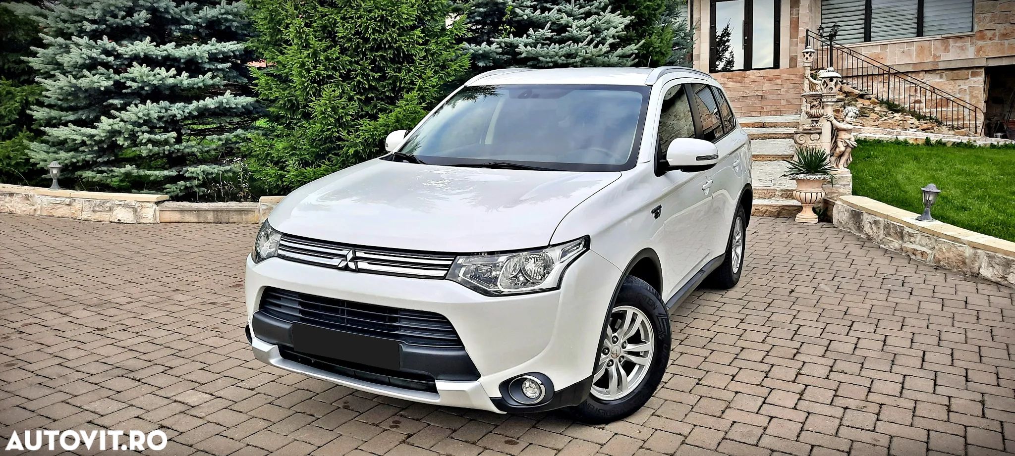Mitsubishi Outlander 2.0 4WD Plug-In Hybrid - 1