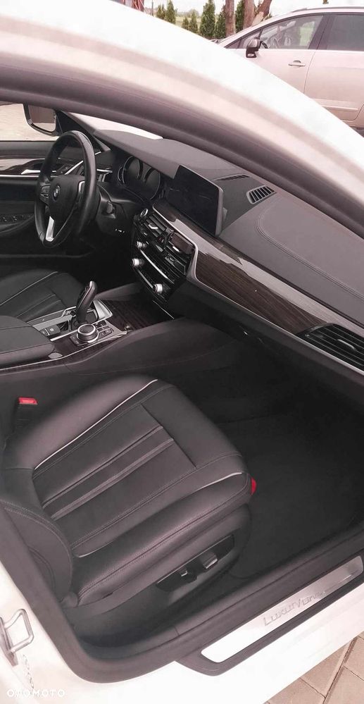 BMW Seria 5 520d xDrive Luxury Line sport - 32