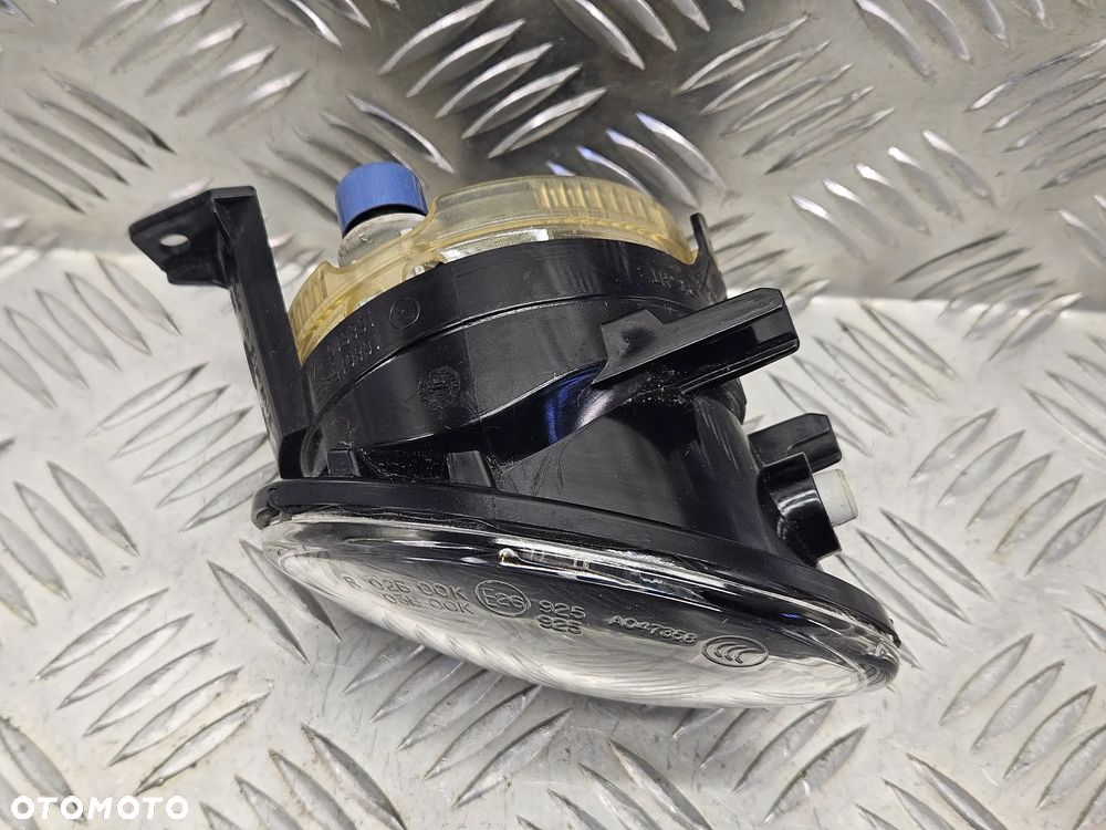VW TOUAREG 7P  10-15R HALOGEN PRAWY - 2