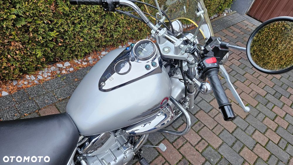 Suzuki Intruder - 19