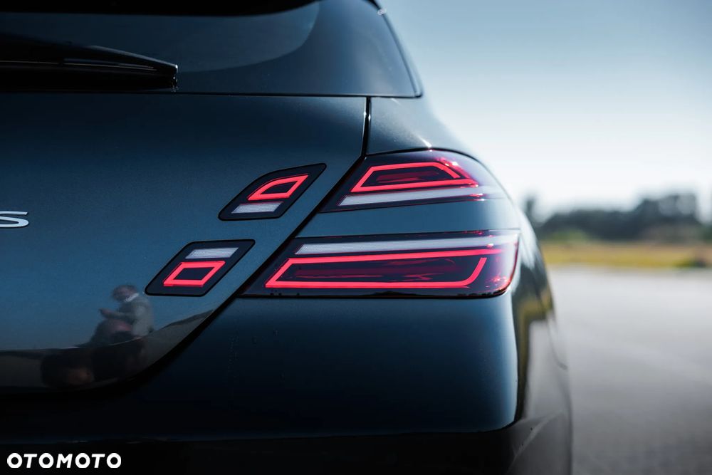 Genesis G70 2.0T Plus AWD 8AT Sport - 17