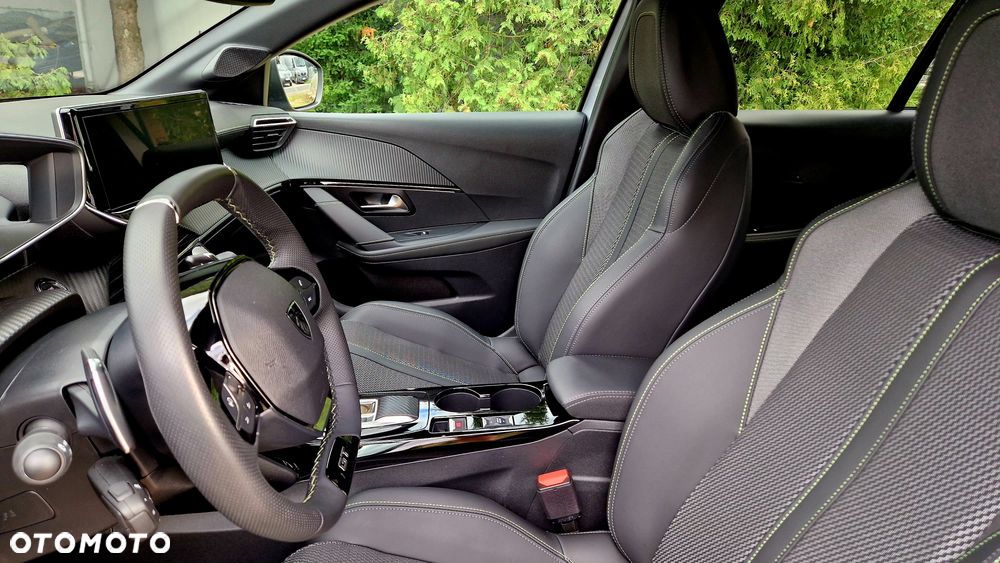 Peugeot 208 - 18