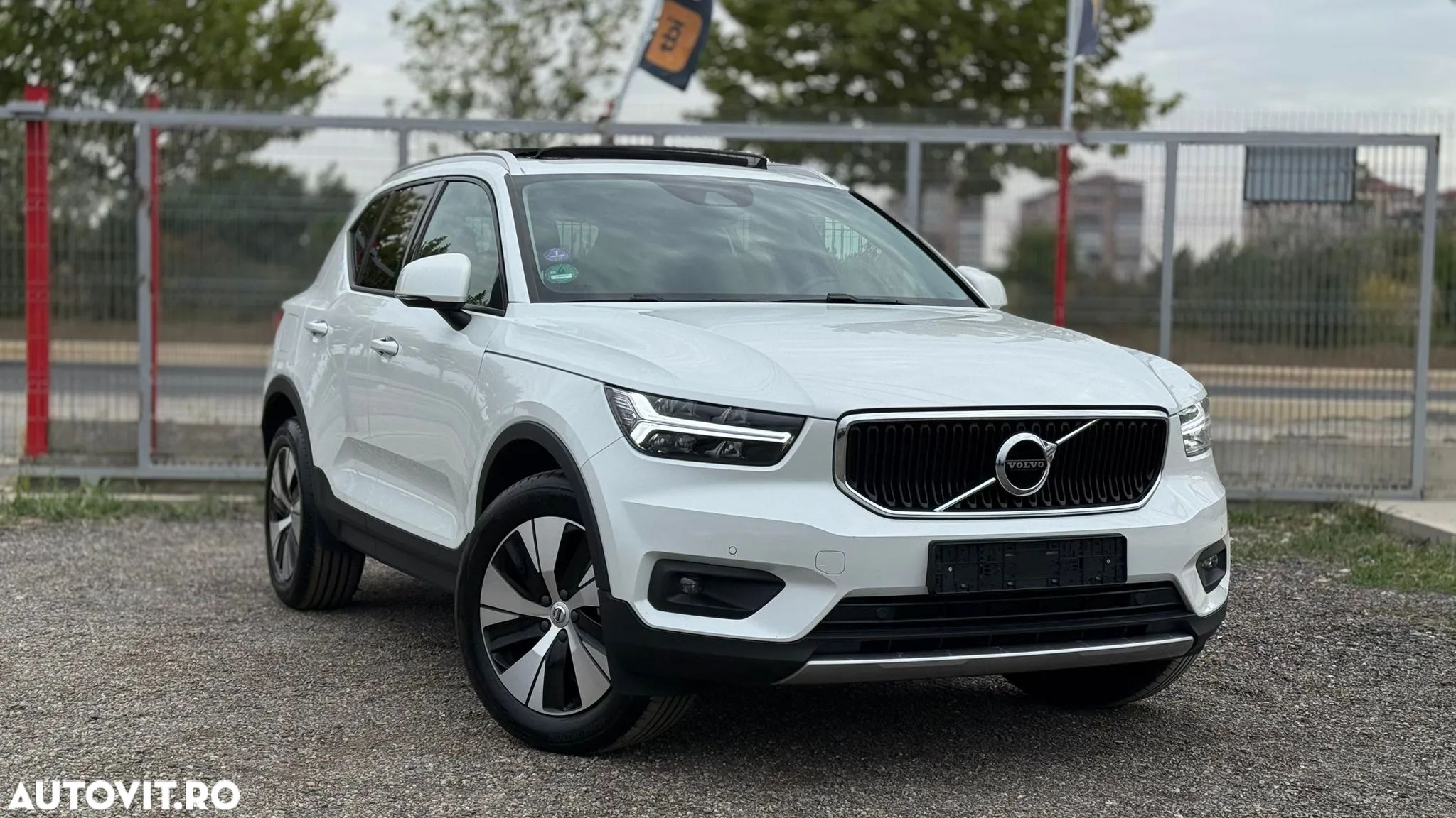Volvo XC 40 T2 AT8 Momentum - 1