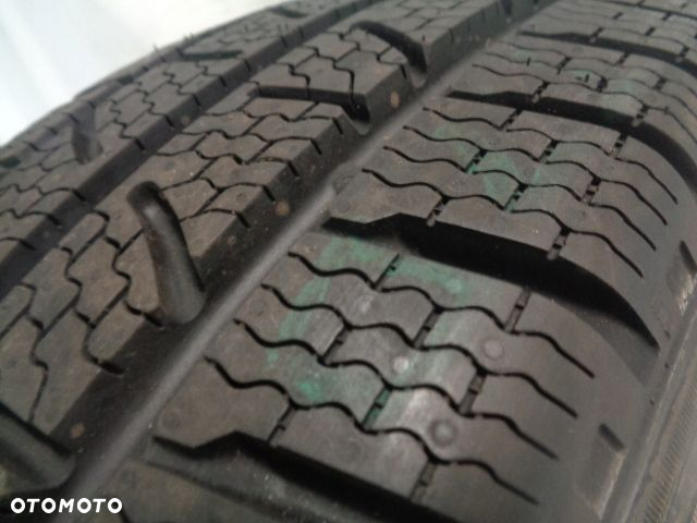 1X NOWA PIRELLI CARRIER WINTER 215/60R16 C 103T - 3