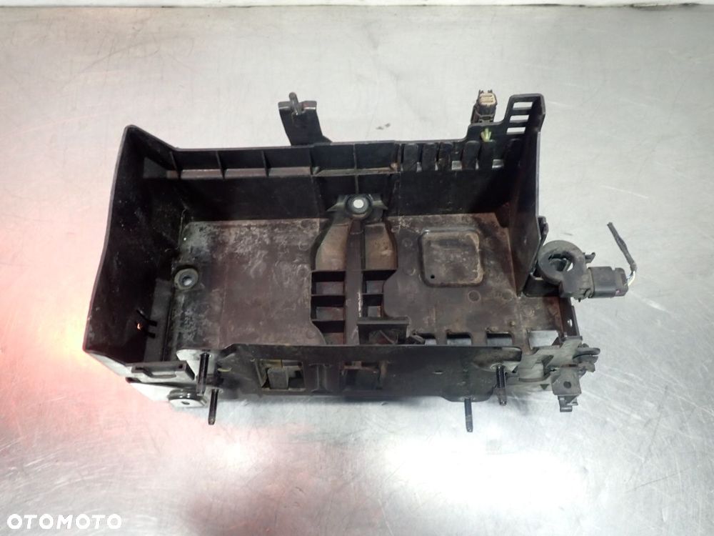 PODSTAWA AKUMULATORA CHEVROLET CRUZE I LIFT  13354419 - 1