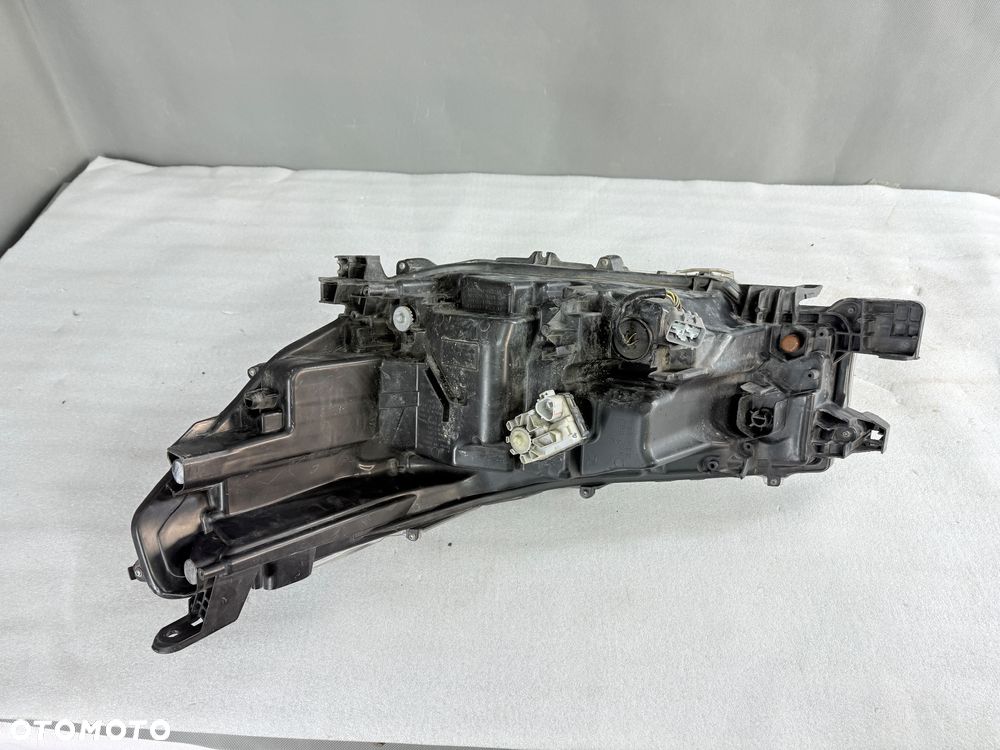 Reflektor lampa Przód strona prawa Toyota Hilux VIII 8 LIFT 1EJ-923368-040A - 5