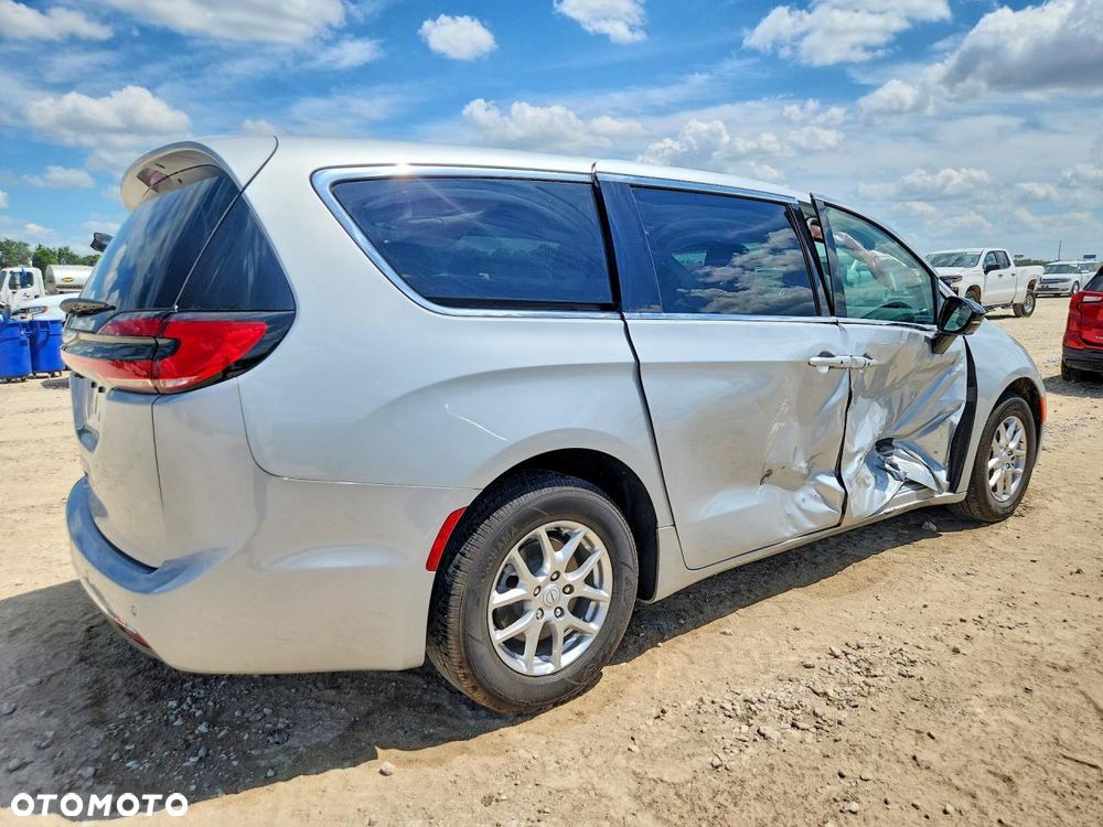 Chrysler Pacifica - 4